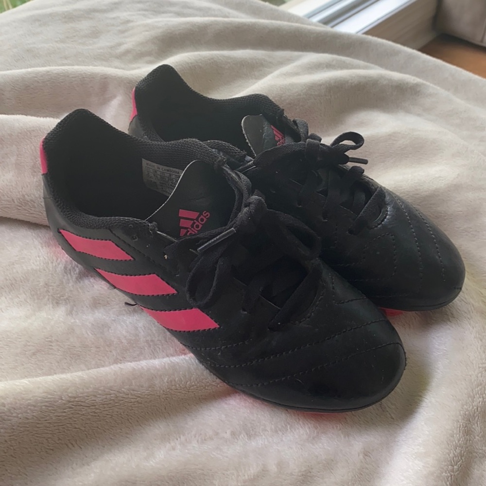 Adidas Girls size 2 Soccer Cleats
